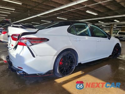 Trzecie zdjęcie samochodu z tyłu: 2021 TOYOTA CAMRY TRD VIN:4T1KZ1AK8MU048764 - miniatura