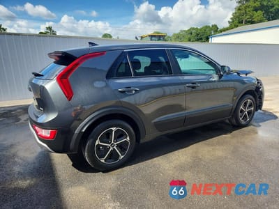 Trzecie zdjęcie samochodu z tyłu: 2026 KIA NIRO LX VIN:KNDCP3LE8T5328257 - miniatura