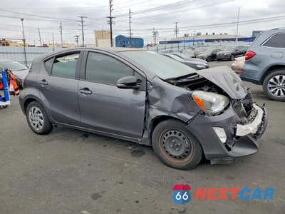 Czwarte zdjęcie samochodu z boku: 2015 TOYOTA PRIUS C ONE VIN:JTDKDTB38F1101800 - miniatura