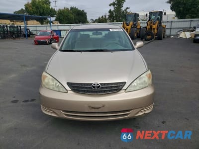 Piąte zdjęcie samochodu w środku: 2004 TOYOTA CAMRY LE VIN:4T1BE32K64U380773 - miniatura