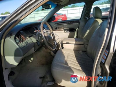 Zdjęcie 7 z 13 samochodu: 2004 LINCOLN TOWN CAR SIGNATURE VIN:1LNHM81W24Y671200 - miniatura