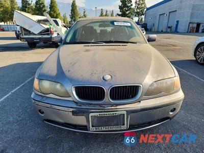 Piąte zdjęcie samochodu w środku: 2003 BMW 325 I VIN:WBAEV33433KR24008 - miniatura