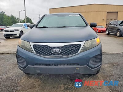 Piąte zdjęcie samochodu w środku: 2011 KIA SORENTO VIN:5XYKT3A1XBG148713 - miniatura