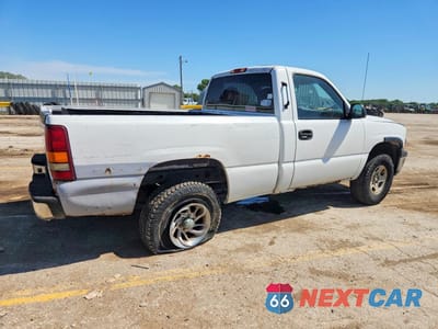 Trzecie zdjęcie samochodu z tyłu: 2000 CHEVROLET SILVERADO K1500 VIN:1GCEK14W3YZ180103 - miniatura