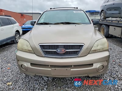 Piąte zdjęcie samochodu w środku: 2004 KIA SORENTO LX VIN:KNDJD733945233438 - miniatura