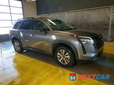 Czwarte zdjęcie samochodu z boku: 2026 NISSAN PATHFINDER SL VIN:5N1DR3CE9TC244986 - miniatura