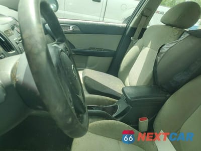 Zdjęcie 7 z 12 samochodu: 2013 KIA FORTE VIN:KNAFU4A21D5708169 - miniatura