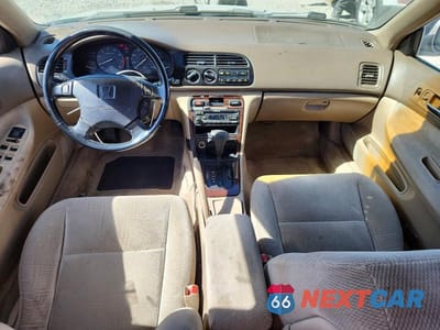 Zdjęcie 8 z 12 samochodu: 1997 HONDA ACCORD SE VIN:1HGCD5602VA159708 - miniatura