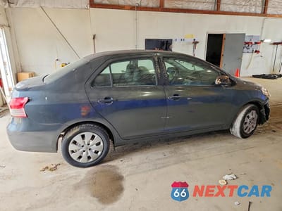 Trzecie zdjęcie samochodu z tyłu: 2010 TOYOTA YARIS BASE VIN:JTDBT4K39A4065812 - miniatura