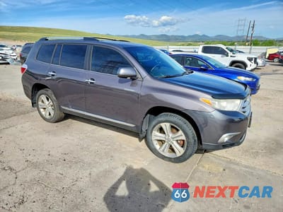 Czwarte zdjęcie samochodu z boku: 2012 TOYOTA HIGHLANDER LIMITED VIN:5TDDK3EH1CS133041 - miniatura