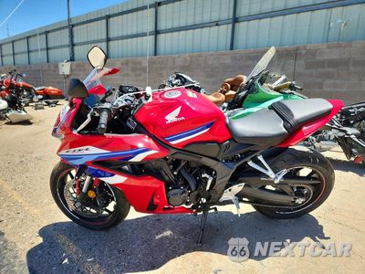 Trzecie zdjęcie samochodu z tyłu: 2026 HONDA CBR650 R VIN:MLHRH1554T5200913 - miniatura