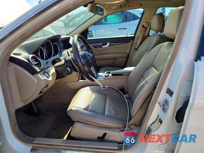 Zdjęcie 7 z 12 samochodu: 2012 MERCEDES-BENZ C 250 VIN:WDDGF4HB7CA682065 - miniatura