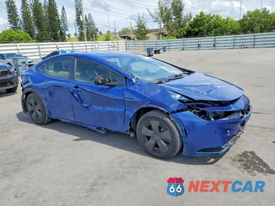 Czwarte zdjęcie samochodu z boku: 2023 TOYOTA PRIUS VIN:JTDACACU6P3008645 - miniatura