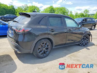 Trzecie zdjęcie samochodu z tyłu: 2025 HONDA HR-V SPORT VIN:3CZRZ2H5XSM743106 - miniatura