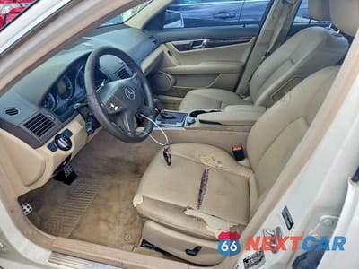 Zdjęcie 7 z 13 samochodu: 2010 MERCEDES-BENZ C 300 VIN:WDDGF5EB6AF376176 - miniatura