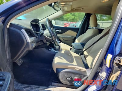 Zdjęcie 7 z 13 samochodu: 2016 JEEP CHEROKEE LATITUDE VIN:1C4PJMCS3GW271092 - miniatura