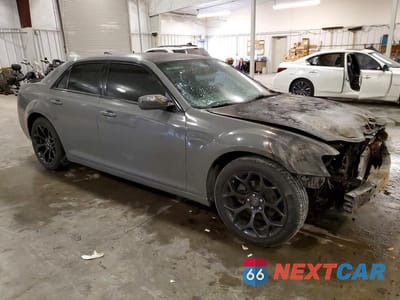 Czwarte zdjęcie samochodu z boku: 2019 CHRYSLER 300 S VIN:2C3CCABG4KH634094 - miniatura