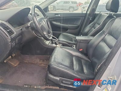 Zdjęcie 7 z 12 samochodu: 2004 HONDA ACCORD EX VIN:1HGCM66524A088297 - miniatura