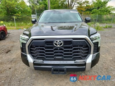 Piąte zdjęcie samochodu w środku: 2023 TOYOTA TUNDRA CREWMAX LIMITED VIN:5TFJA5DB2PX081322 - miniatura