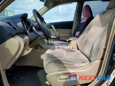 Zdjęcie 7 z 14 samochodu: 2012 TOYOTA HIGHLANDER BASE VIN:5TDBK3EH5CS139996 - miniatura
