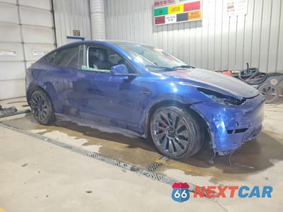 Czwarte zdjęcie samochodu z boku: 2022 TESLA MODEL Y VIN:7SAYGDEF1NF532078 - miniatura