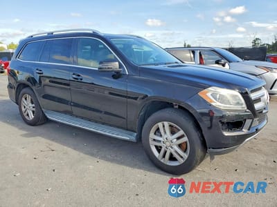 Czwarte zdjęcie samochodu z boku: 2013 MERCEDES-BENZ GL 450 4MATIC VIN:4JGDF7CE1DA133300 - miniatura