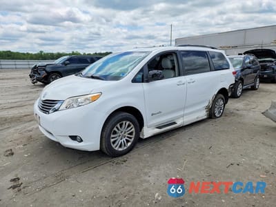 2013 TOYOTA SIENNA XLE 8-PASSENGER 5TDYK3DC7DS289352 - główne zdjęcie licytacji z USA - miniatura