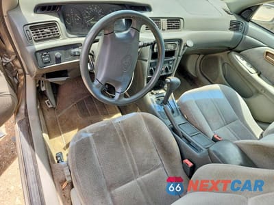 Zdjęcie 8 z 12 samochodu: 2001 TOYOTA CAMRY LE VIN:4T1BG22K01U058789 - miniatura