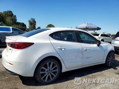 Trzecie zdjęcie samochodu z tyłu: 2018 MAZDA 3 VIN:3MZBN1V38JM246728 - miniatura