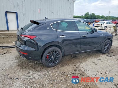 Trzecie zdjęcie samochodu z tyłu: 2022 MASERATI LEVANTE BASE VIN:ZN661XUA6NX389176 - miniatura