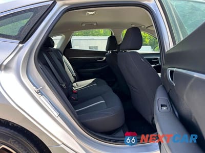 Piąte zdjęcie samochodu w środku: 2025 HYUNDAI SONATA SEL VIN:KMHL64JAXSA454842 - miniatura