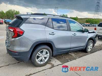 Trzecie zdjęcie samochodu z tyłu: 2023 GMC TERRAIN SLE VIN:3GKALTEG0PL183419 - miniatura