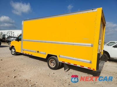 Drugie zdjęcie samochodu z przodu: 2015 GMC SAVANA CUTAWAY G3500 VIN:1GD374CG2F1168312 - miniatura
