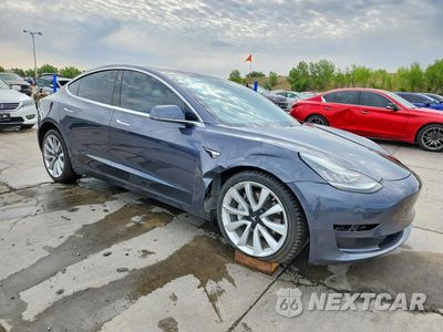 Czwarte zdjęcie samochodu z boku: 2018 TESLA MODEL 3 VIN:5YJ3E1EB9JF111874 - miniatura