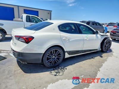 Trzecie zdjęcie samochodu z tyłu: 2022 MASERATI GHIBLI FRAGMENT VIN:ZAM57YSL6N1385973 - miniatura
