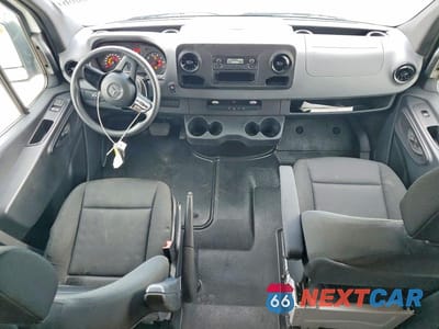 Zdjęcie 8 z 14 samochodu: 2021 MERCEDES-BENZ SPRINTER 2500 DELIVERY VAN VIN:W1W40CHY5MT052343 - miniatura