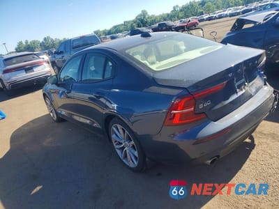 Drugie zdjęcie samochodu z przodu: 2021 VOLVO S60 T6 MOMENTUM VIN:7JRA22TKXMG080302 - miniatura