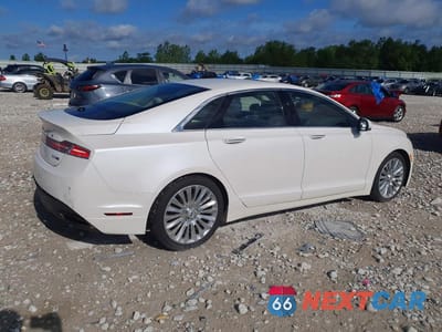 Trzecie zdjęcie samochodu z tyłu: 2016 LINCOLN MKZ VIN:3LN6L2J96GR615572 - miniatura
