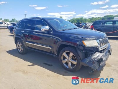 Czwarte zdjęcie samochodu z boku: 2013 JEEP GRAND CHEROKEE OVERLAND VIN:1C4RJFCT9DC620573 - miniatura