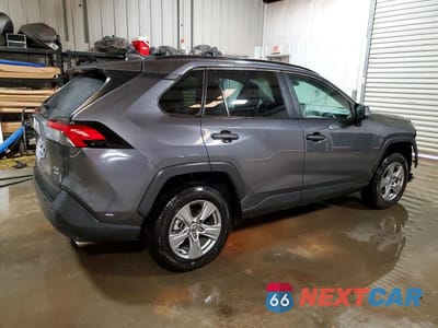 Trzecie zdjęcie samochodu z tyłu: 2025 TOYOTA RAV4 XLE VIN:2T3P1RFV3SC521443 - miniatura