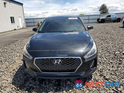 Piąte zdjęcie samochodu w środku: 2019 HYUNDAI ELANTRA GT BASE VIN:KMHH35LE2KU097773 - miniatura