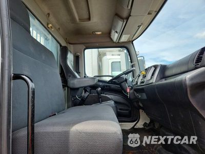 Piąte zdjęcie samochodu w środku: 2015 HINO HINO 268 VIN:5PVNJ8JR0F4S51004 - miniatura