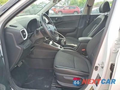 Zdjęcie 7 z 13 samochodu: 2022 HYUNDAI VENUE LIMITED VIN:KMHRC8A3XNU204564 - miniatura
