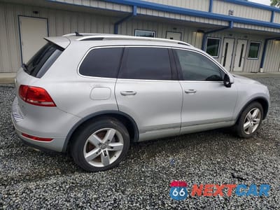 Trzecie zdjęcie samochodu z tyłu: 2013 VOLKSWAGEN TOUAREG V6 VIN:WVGEF9BPXDD002464 - miniatura