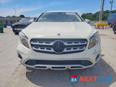 Piąte zdjęcie samochodu w środku: 2018 MERCEDES-BENZ GLA 250 4MATIC VIN:WDCTG4GB5JJ464169 - miniatura