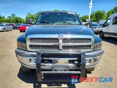 Piąte zdjęcie samochodu w środku: 2002 DODGE RAM 2500 VIN:3B7KF236X2M226405 - miniatura