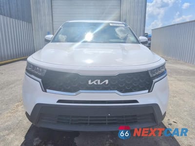 Piąte zdjęcie samochodu w środku: 2023 KIA SORENTO LX VIN:5XYRG4LC9PG172497 - miniatura