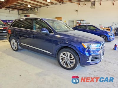 Czwarte zdjęcie samochodu z boku: 2020 AUDI Q7 PREMIUM PLUS VIN:WA1LXAF73LD000164 - miniatura