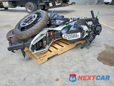 Zdjęcie 6 z 8 samochodu: 2022 KAWASAKI EX650 M VIN:ML5EXEM16NDA65496 - miniatura