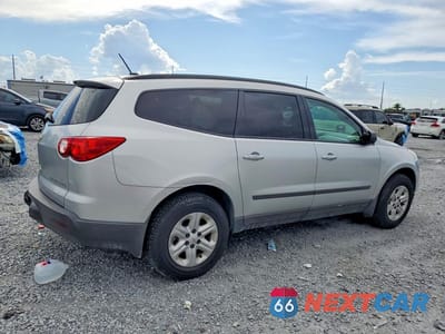 Trzecie zdjęcie samochodu z tyłu: 2010 CHEVROLET TRAVERSE LS VIN:1GNLREED1AJ222805 - miniatura